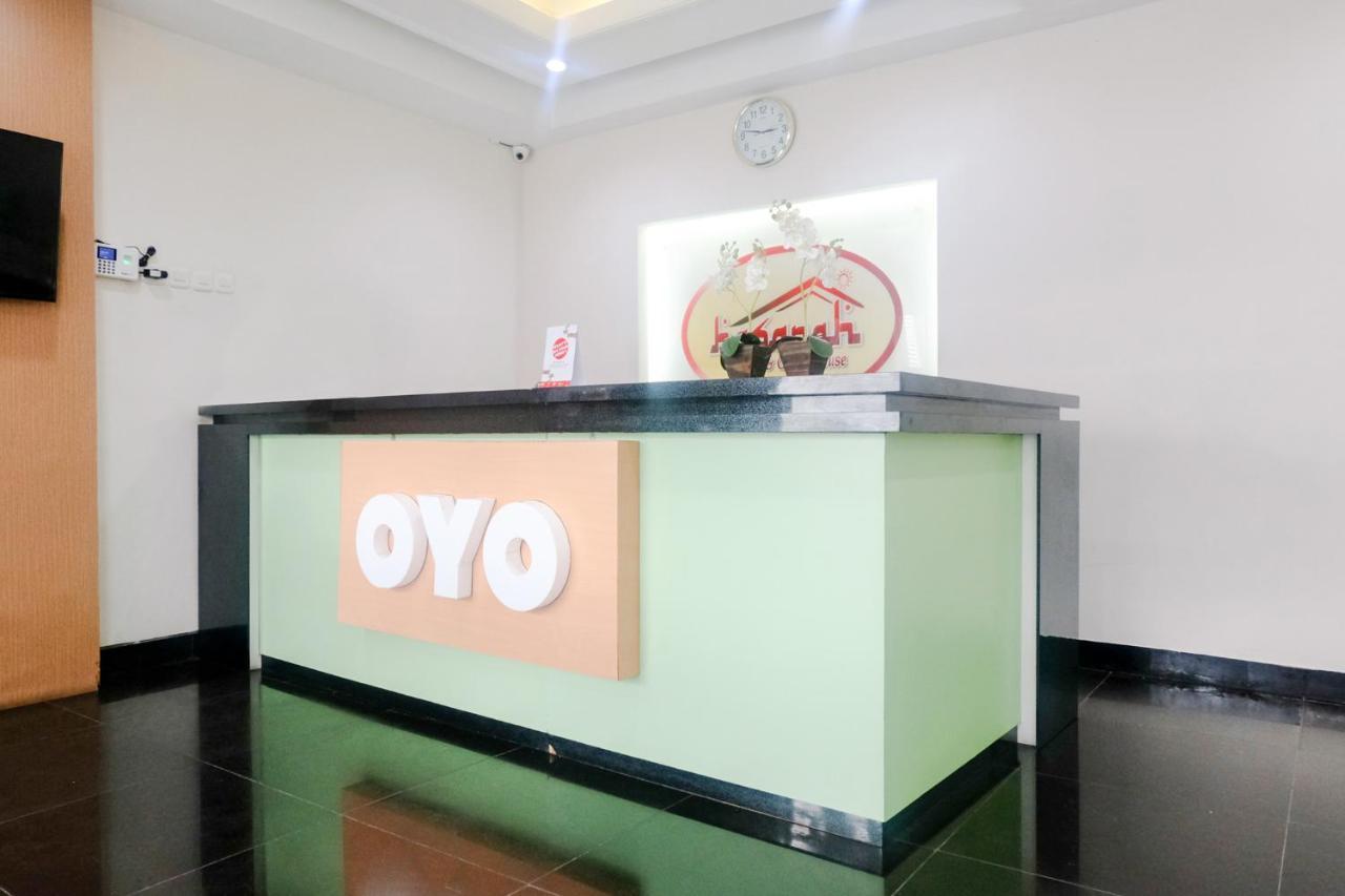 Oyo 696 Hasanah Guest House Syariah De Saphire Malang Exterior photo