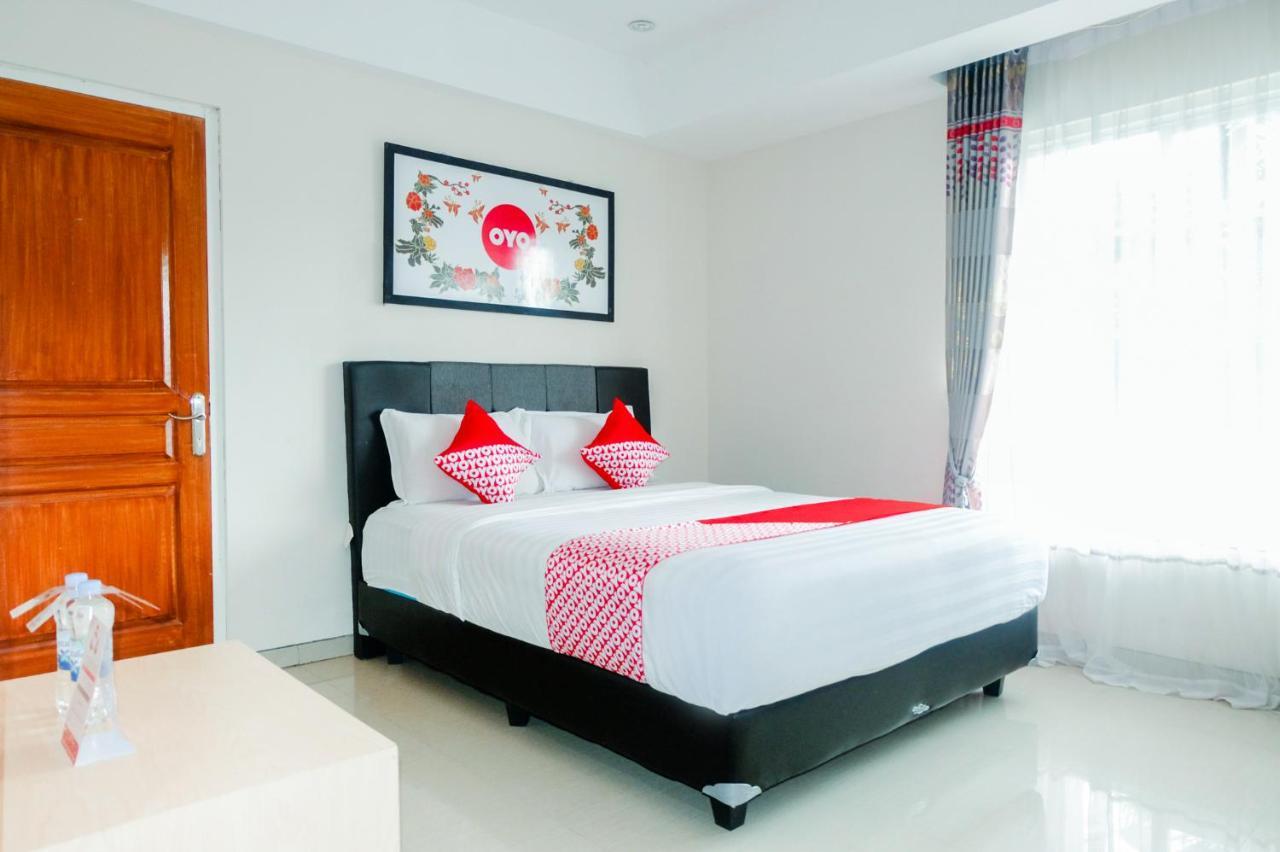 Oyo 696 Hasanah Guest House Syariah De Saphire Malang Exterior photo