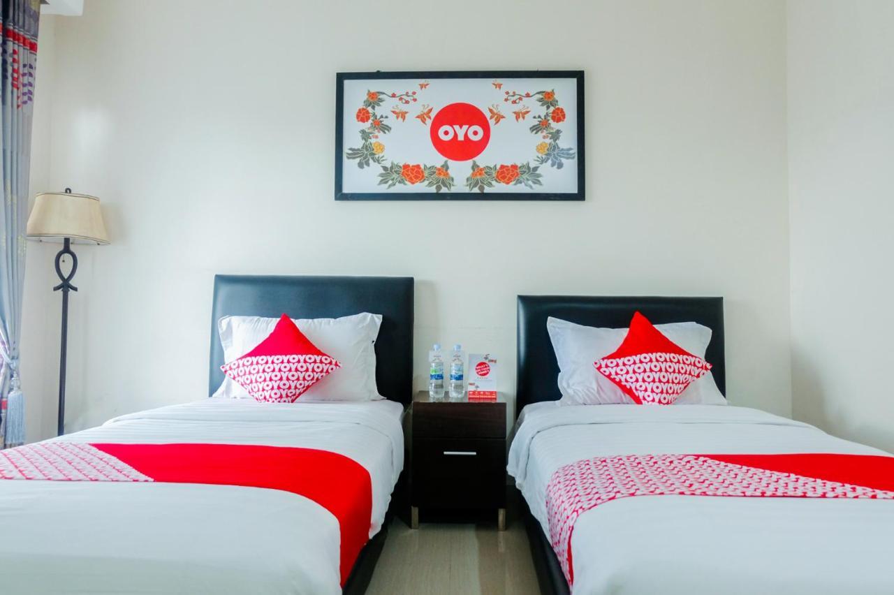 Oyo 696 Hasanah Guest House Syariah De Saphire Malang Exterior photo