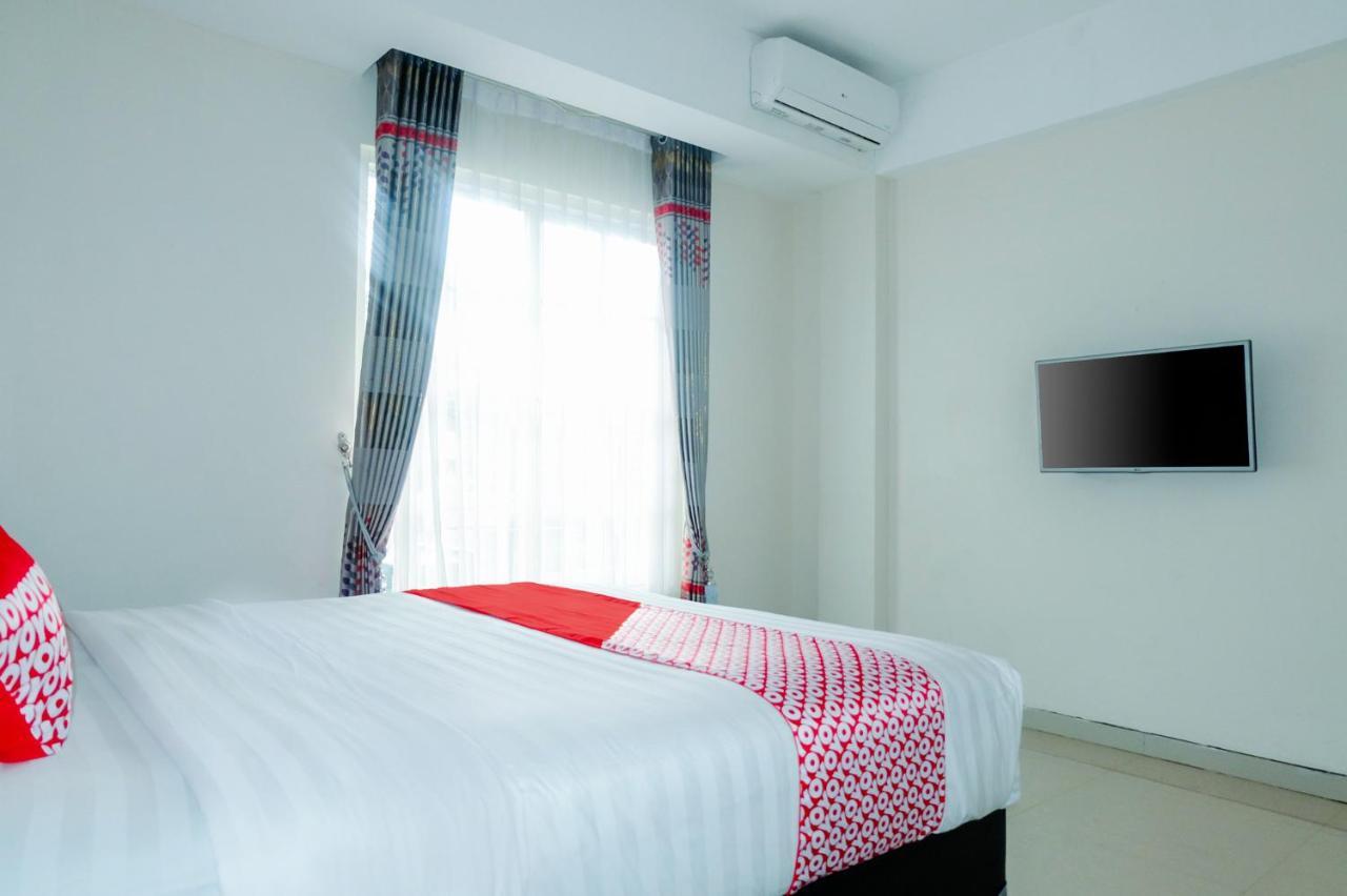 Oyo 696 Hasanah Guest House Syariah De Saphire Malang Exterior photo