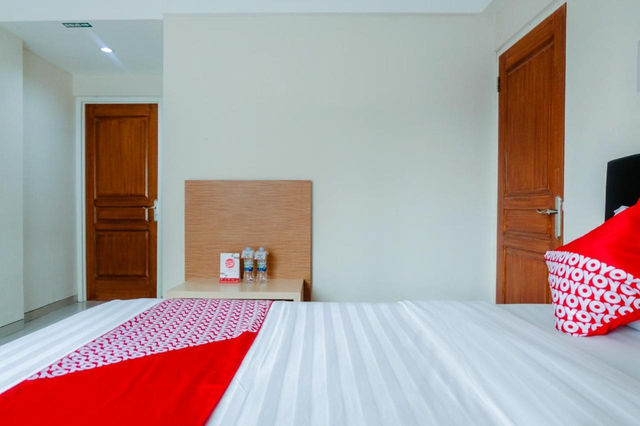 Oyo 696 Hasanah Guest House Syariah De Saphire Malang Exterior photo