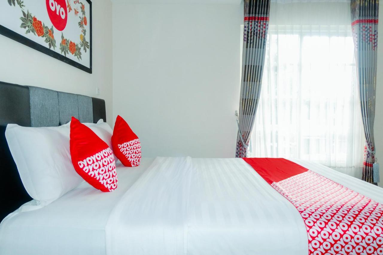 Oyo 696 Hasanah Guest House Syariah De Saphire Malang Exterior photo