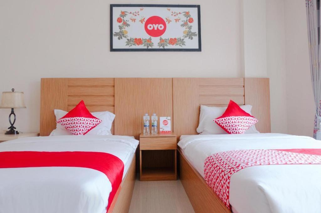 Oyo 696 Hasanah Guest House Syariah De Saphire Malang Exterior photo