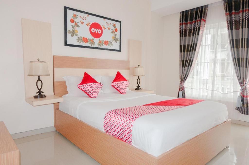 Oyo 696 Hasanah Guest House Syariah De Saphire Malang Exterior photo
